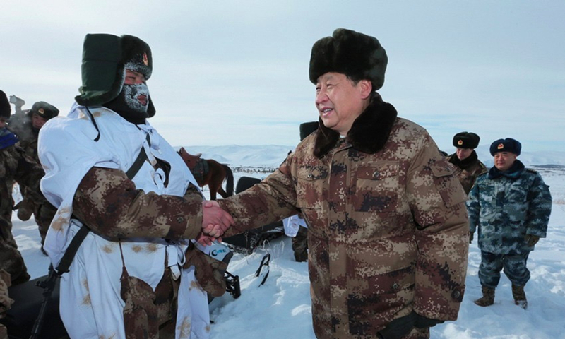2014年1月26日，習近平總書記春節(jié)前夕冒嚴寒踏冰雪慰問邊防官兵。
