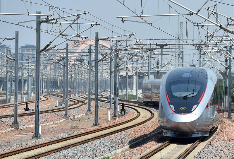 2022年6月20日，濟(jì)鄭高鐵鄭州首發(fā)G9206次列車駛出鄭州東站。