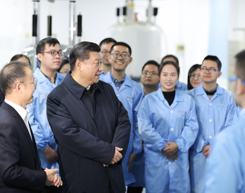 2019年1月17日，習(xí)近平在天津南開大學(xué)元素有機(jī)化學(xué)國家重點實驗室同師生親切交流。